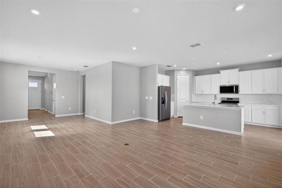 Spacious, unfurnished interior of a new home in Crosswind Ranch, Parrish (Image 15). Spacious, unfurnished interior of a new home in Crosswind Ranch, Parrish (Image 15).