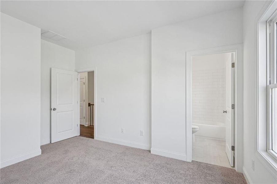 Spacious, unfurnished interior of a new home in Evanshire Townhomes, Duluth (Image 27).