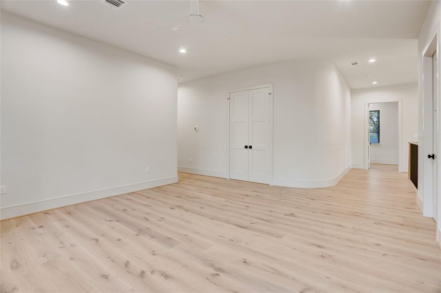 Spacious, unfurnished interior of a new home in , Houston (Image 21).