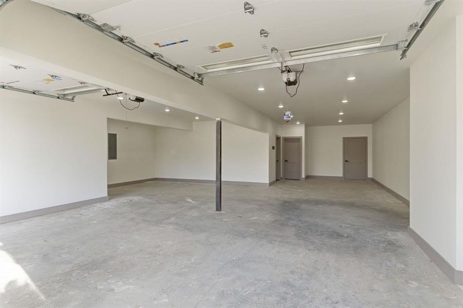 Spacious, unfurnished interior of a new home in , Denison (Image 24).