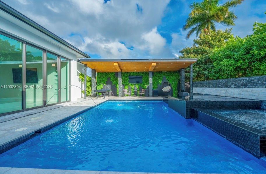 Exterior details and patio area of a home in , Miami (Image 24).