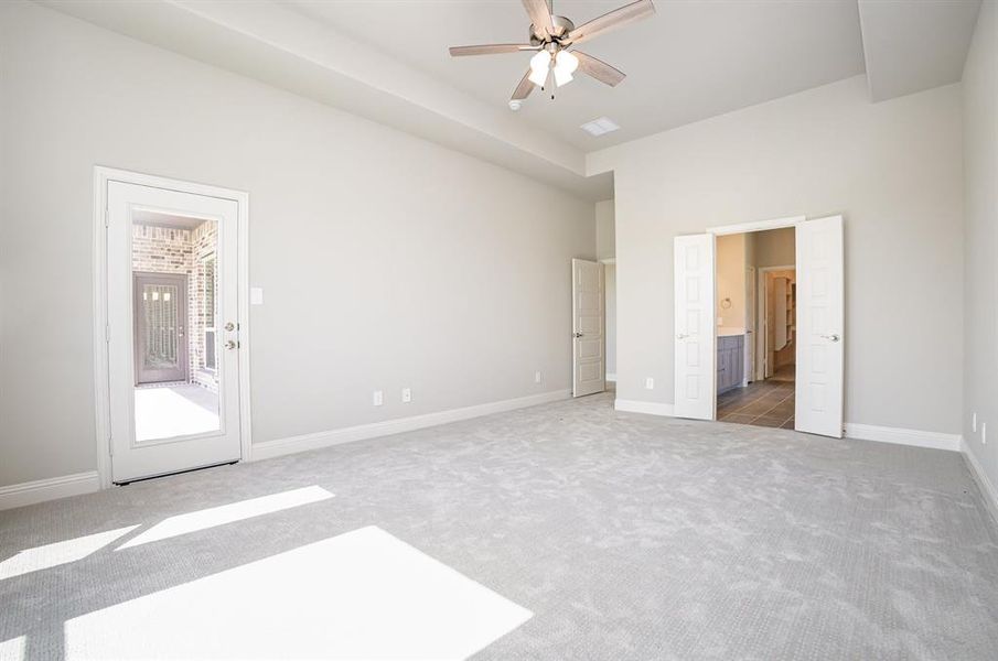 Spacious, unfurnished interior of a new home in , Waxahachie (Image 14).