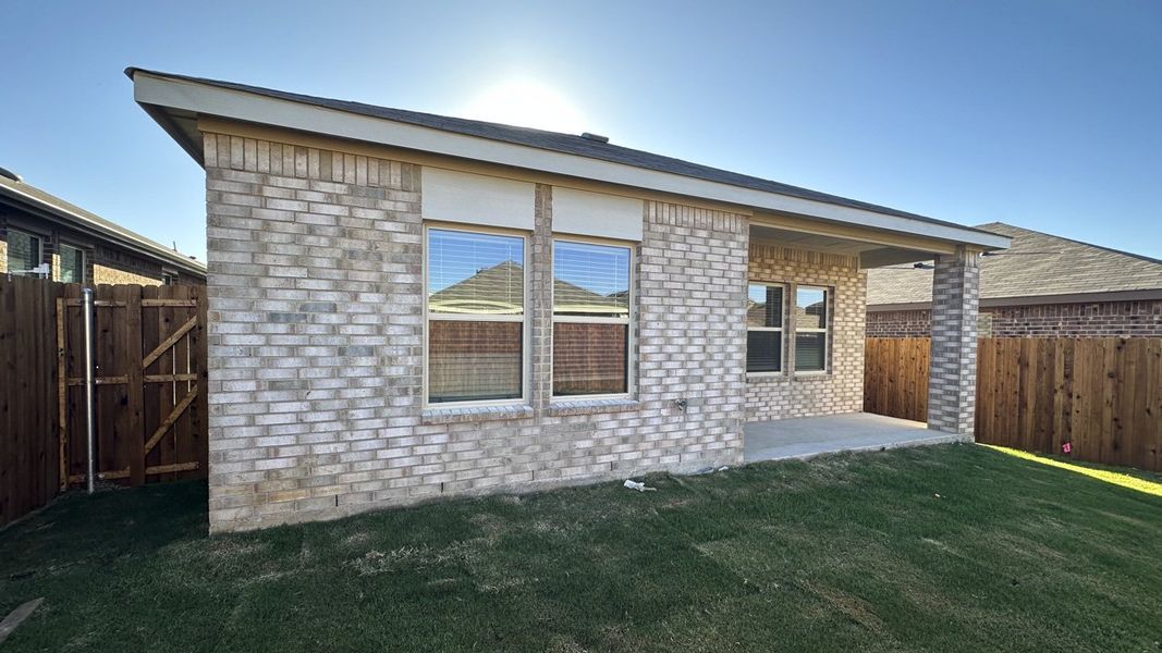 Representative exterior details of a home built from the HANNA by D.R. Horton in Northspur, Forney (Image 3).