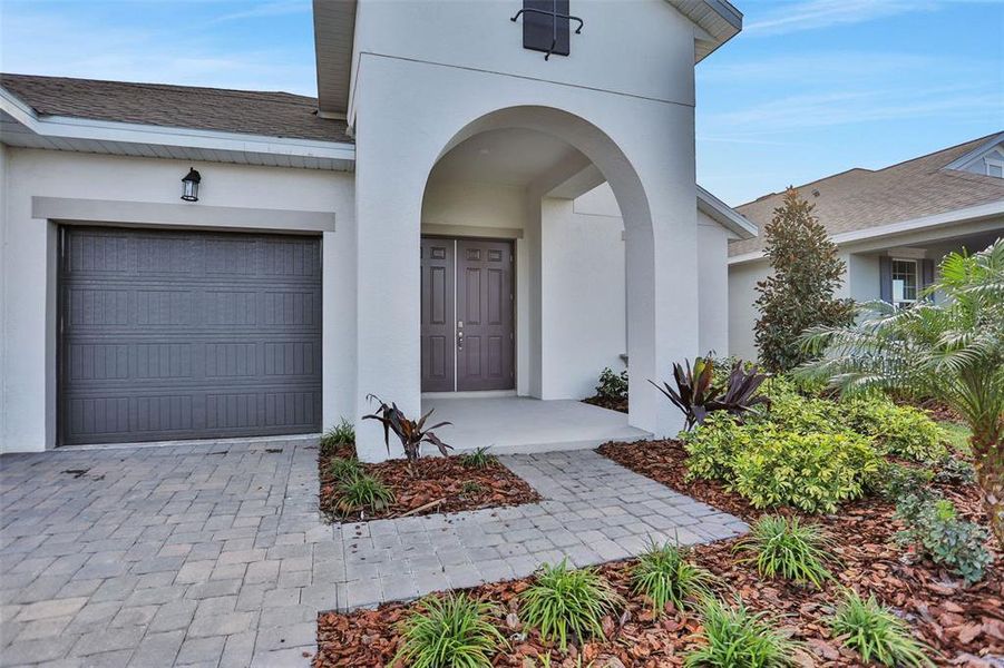 Exterior details and patio area of a home in Angeline, Land O' Lakes (Image 3).