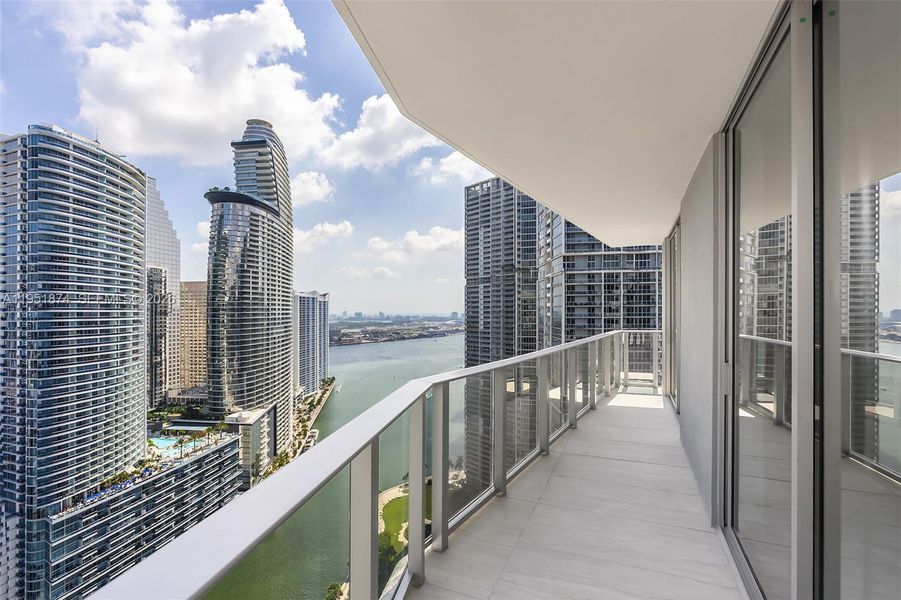 Condo located in Miami, FL showcasing its design and architecture (Image 26).