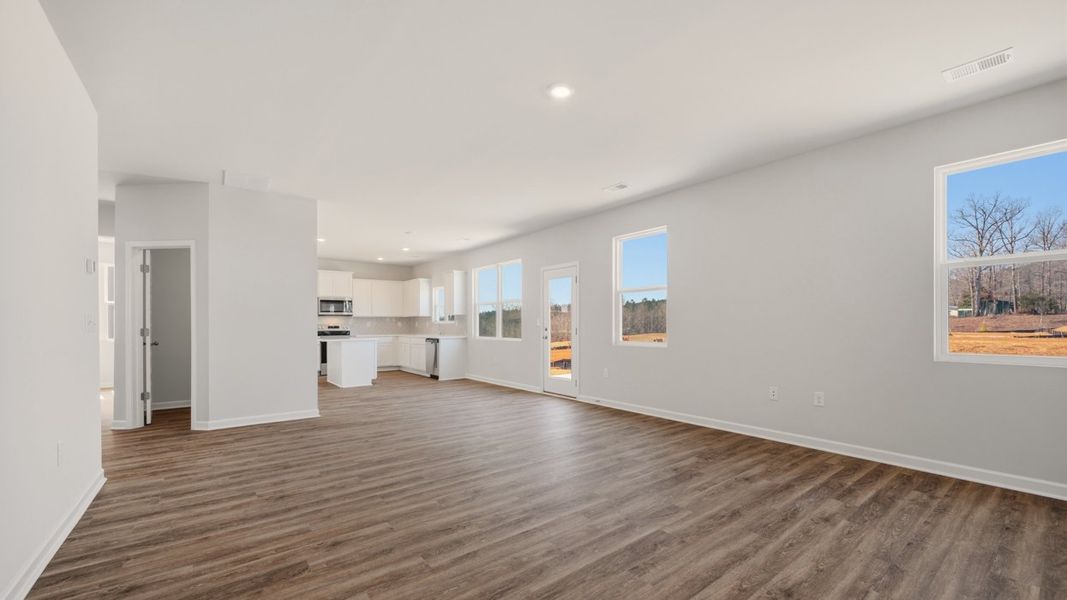 Spacious, unfurnished interior of a new home in Cedar Ridge - Locust Grove Station, Locust Grove (Image 17).