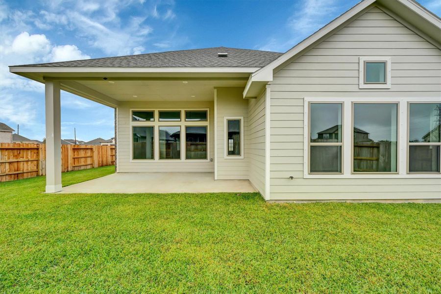Exterior details and patio area of a home in Canterra Creek  60', Iowa Colony (Image 3).