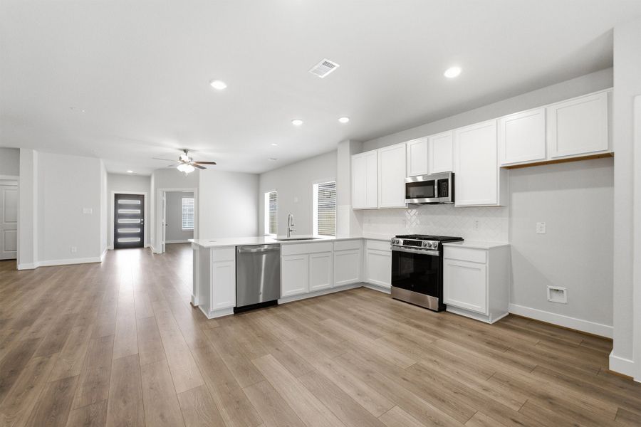 Furnished interior view inside a new home in Bay Creek, Baytown (Image 7).