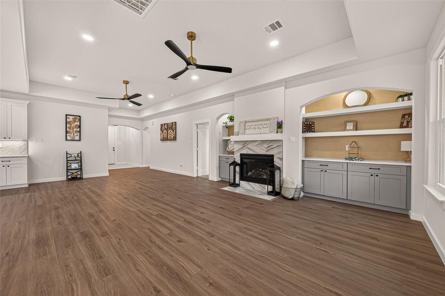 Spacious, unfurnished interior of a new home in , Deer Park (Image 20).