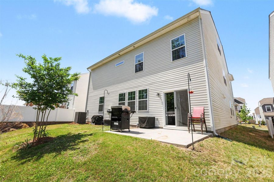 Exterior details and patio area of a home in Walnut Creek, Lancaster (Image 3).