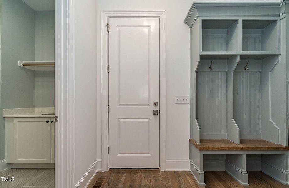 022-1920x1080-garage-entry-and-drop-zone