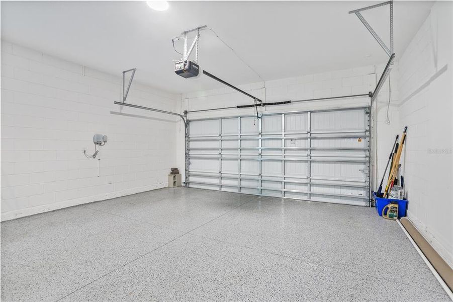 Spacious, unfurnished interior of a new home in , Sanford (Image 23).