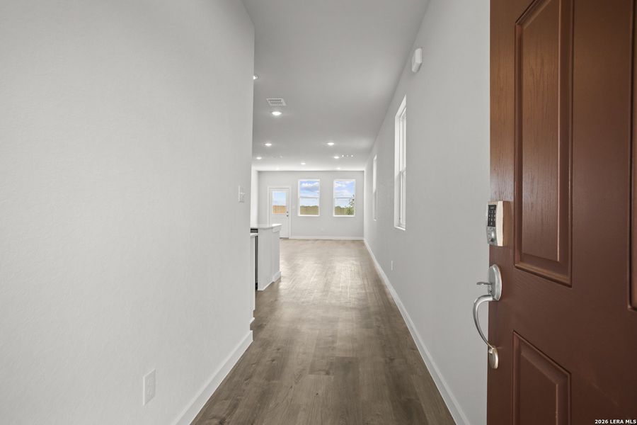 Spacious, unfurnished interior of a new home in Agave, San Antonio (Image 16).