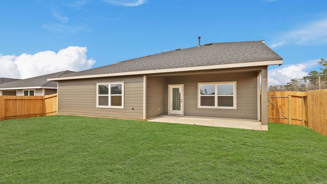 Exterior details and patio area of a home in Chapel Lakes, Montgomery (Image 4).