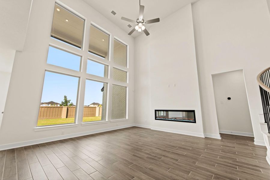 Spacious, unfurnished interior of a new home in Cross Creek West - 55', Fulshear (Image 15). Spacious, unfurnished interior of a new home in Cross Creek West - 55', Fulshear (Image 15).