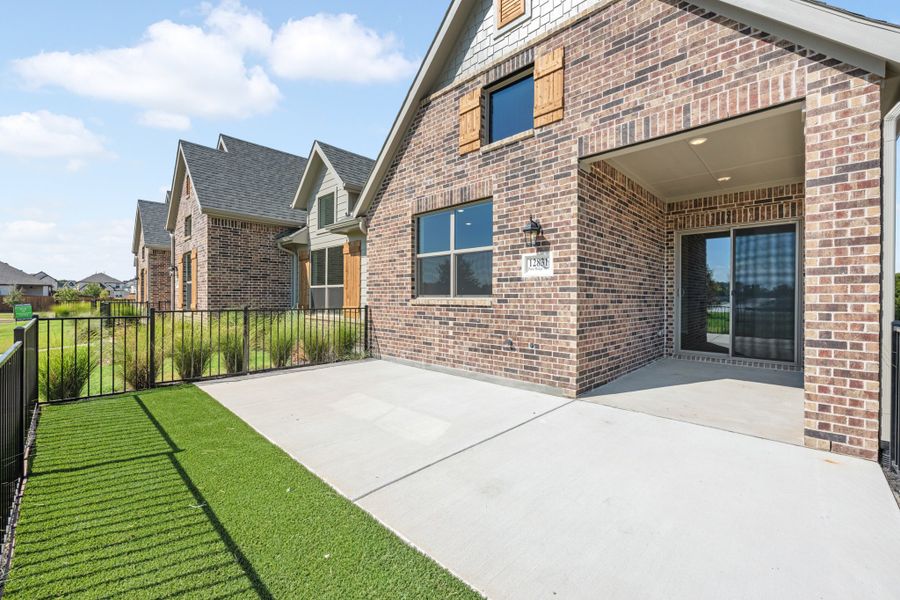 Exterior details and patio area of a home in Cottonwood Creek, Rowlett (Image 4).