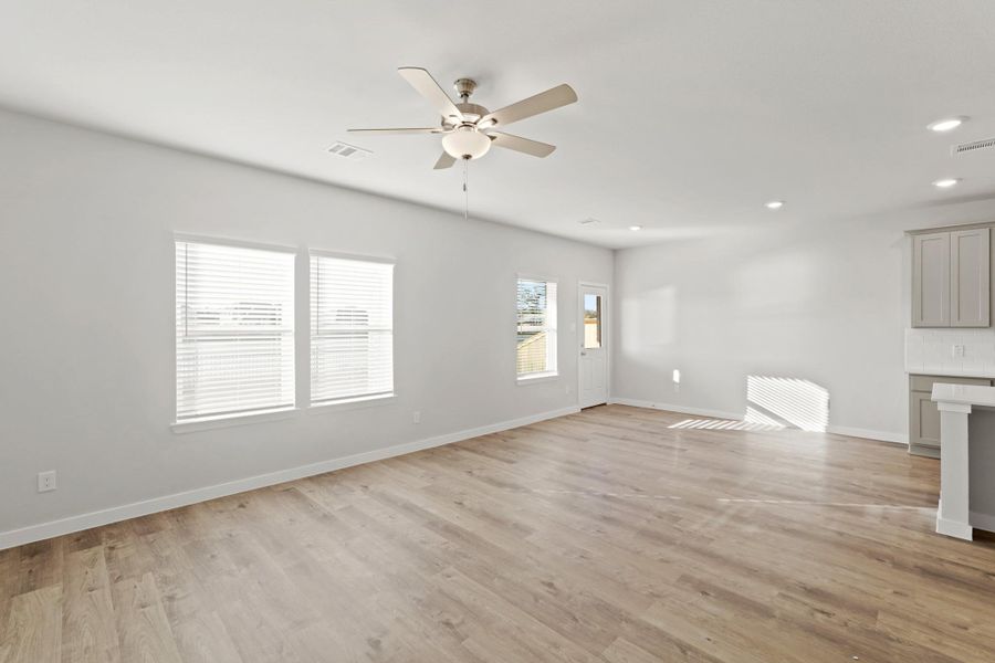 Spacious, unfurnished interior of a new home in Woodshore, Clute (Image 25).