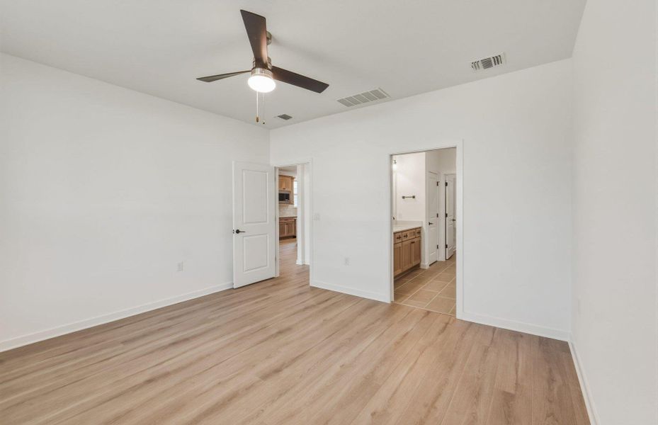 Spacious, unfurnished interior of a new home in Sun City Texas, Georgetown (Image 14). Spacious, unfurnished interior of a new home in Sun City Texas, Georgetown (Image 14).