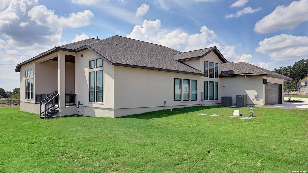 Exterior details and patio area of a home in George's Ranch, Boerne (Image 4).