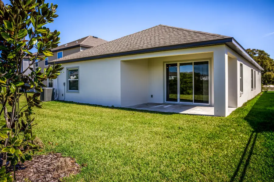Representative exterior details of a home built from the Miramar by Maronda Homes in Labelle, Labelle (Image 3).