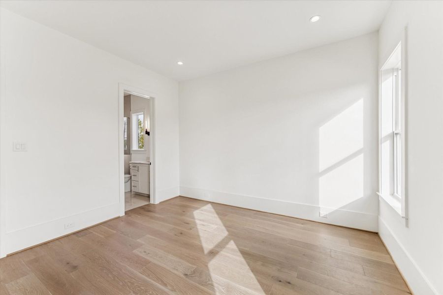 Spacious, unfurnished interior of a new home in , Houston (Image 20).