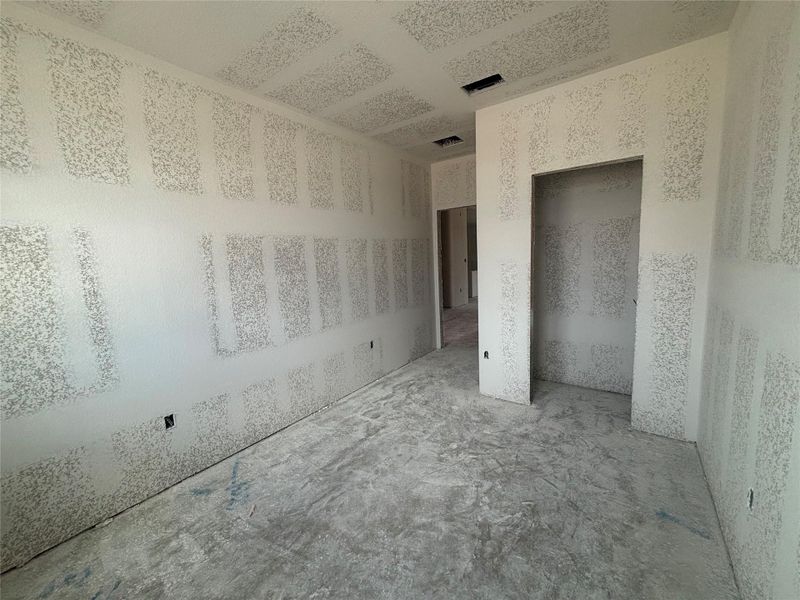 Spacious, unfurnished interior of a new home in Covered Bridge, Hutto (Image 21). Spacious, unfurnished interior of a new home in Covered Bridge, Hutto (Image 21).