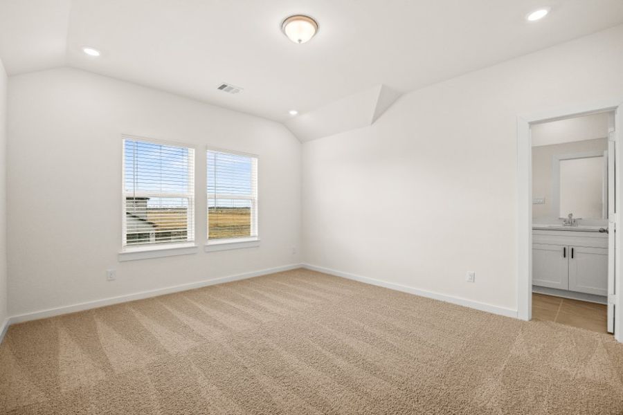 Spacious, unfurnished interior of a new home in Creekhaven, Arcola (Image 23).