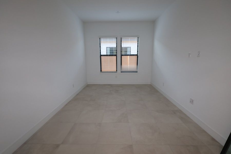 Spacious, unfurnished interior of a new home in Edgewood, San Tan Valley (Image 23).