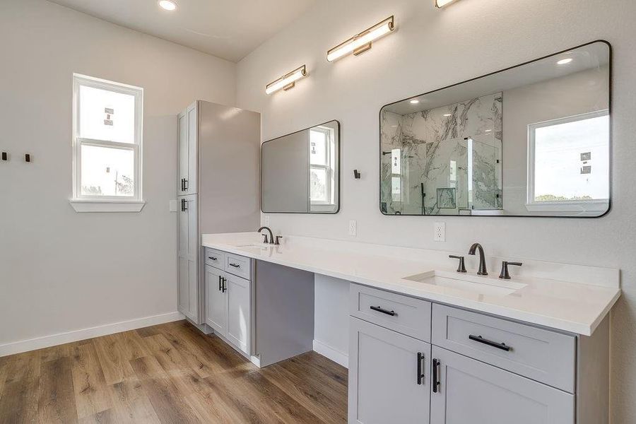 Furnished interior view inside a new home in , Glen Rose (Image 7).