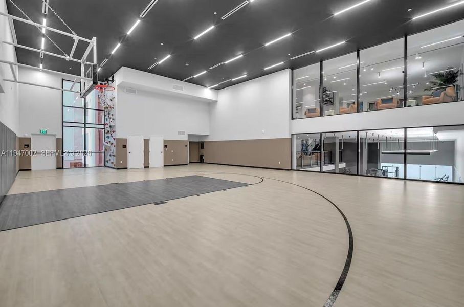 Basketball room + climbing wall