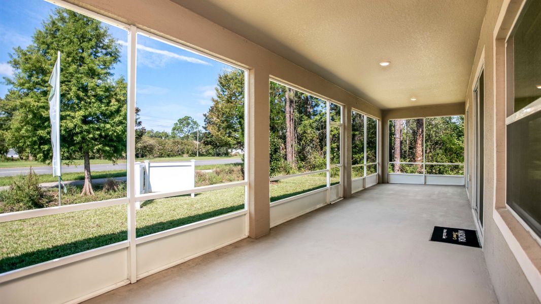 Exterior details and patio area of a home in Sugarmill Woods, Homosassa (Image 30).