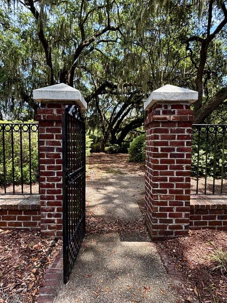 Image 14 of a home in Charleston Proper.