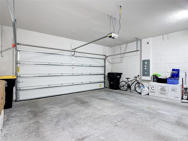 Spacious, unfurnished interior of a new home in , Davenport (Image 23).