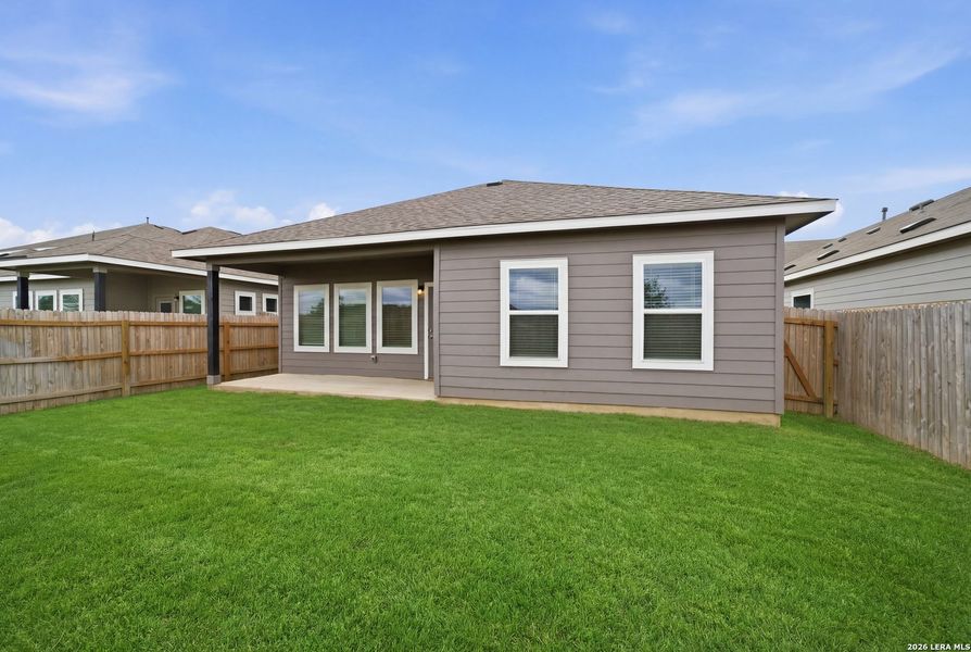 Exterior details and patio area of a home in Hennersby Hollow, San Antonio (Image 4).