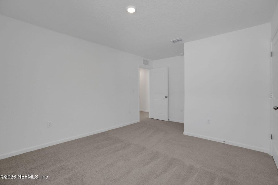 Spacious, unfurnished interior of a new home in Amberly, Green Cove Springs (Image 33).