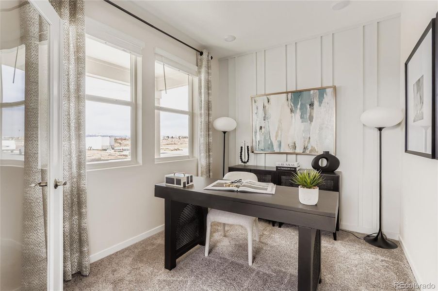 Private mainfloor study