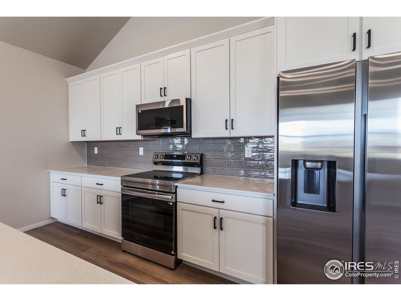 KITCHEN W/ S.S. APPLIANCES