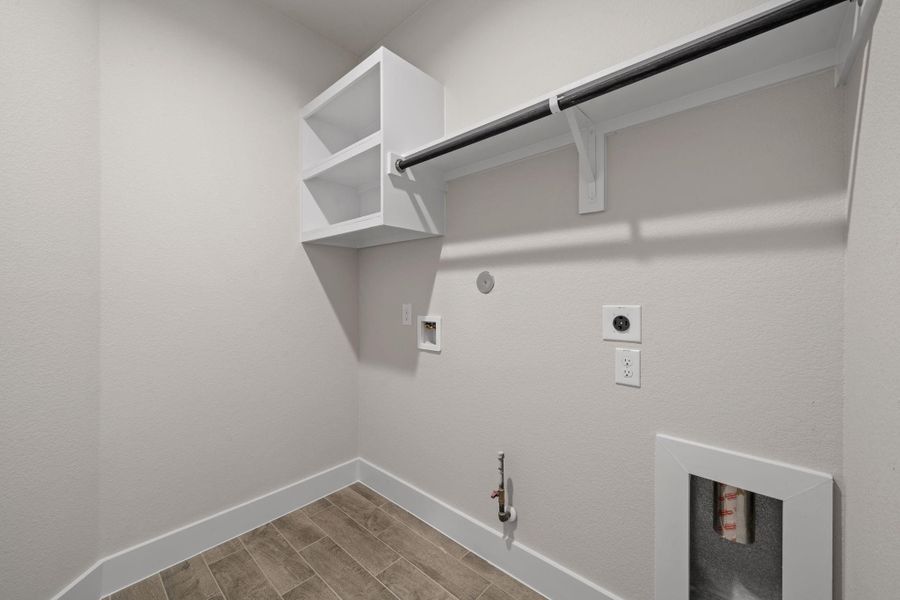 Spacious, unfurnished interior of a new home in Barton Creek Ranch, Conroe (Image 11).