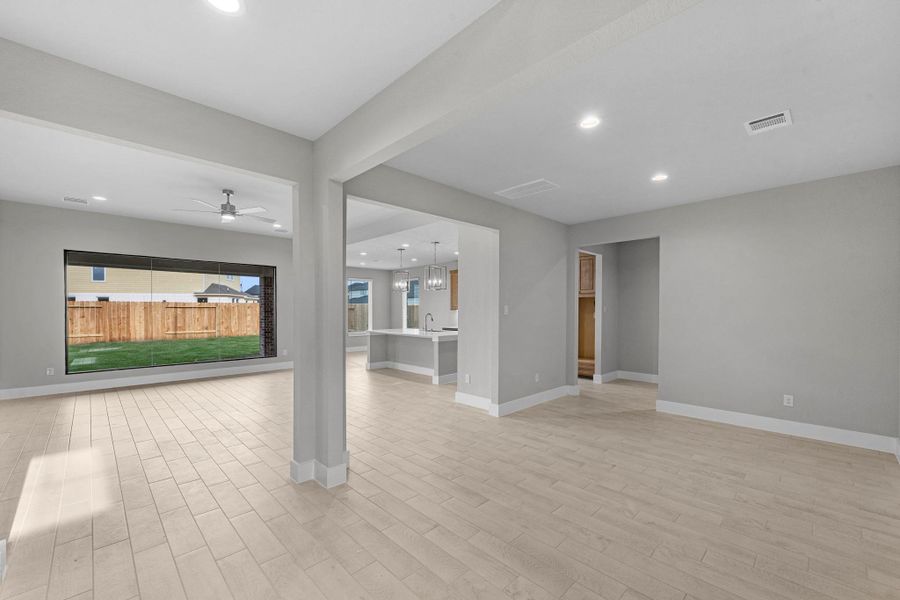 Spacious, unfurnished interior of a new home in Morton Creek Ranch, Katy (Image 16).