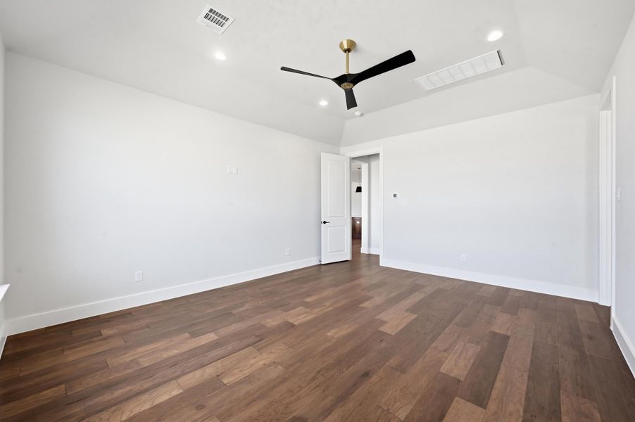 Spacious, unfurnished interior of a new home in Aledo Heights - Aledo ISD, Annetta (Image 41).