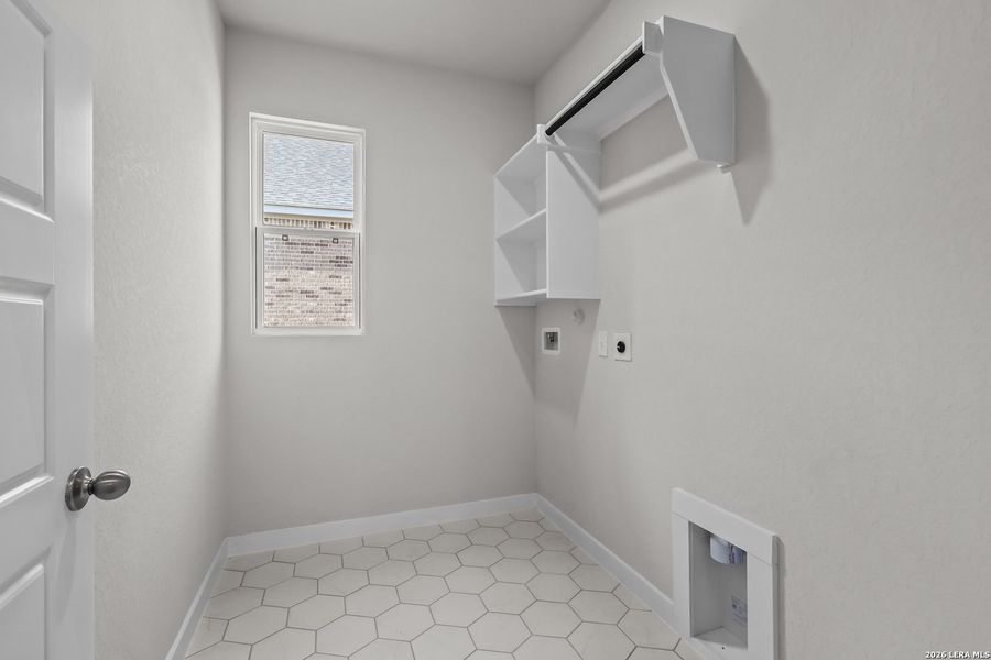 Spacious, unfurnished interior of a new home in Ladera, San Antonio (Image 17). Spacious, unfurnished interior of a new home in Ladera, San Antonio (Image 17).