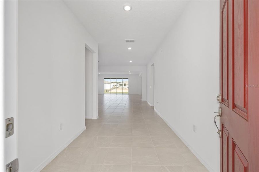 Spacious, unfurnished interior of a new home in Calesa Township, Ocala (Image 17).