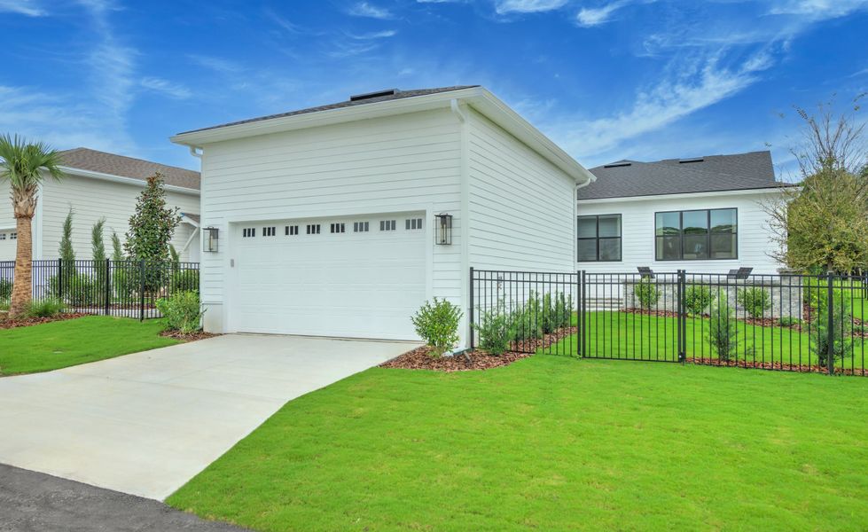 Exterior details and patio area of a home in Oakmont, Gainesville (Image 1). Exterior details and patio area of a home in Oakmont, Gainesville (Image 1).