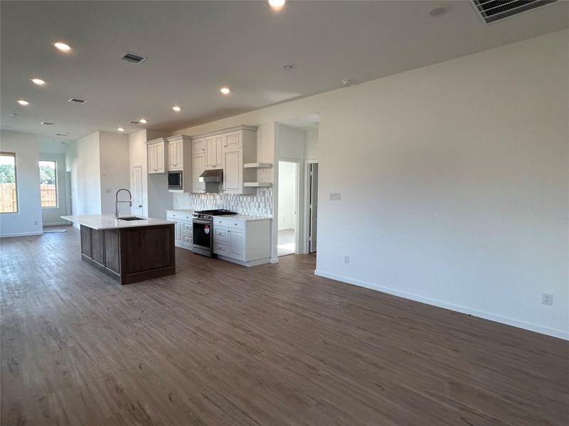 **Photos are illustrative only. This is not the actual home.**