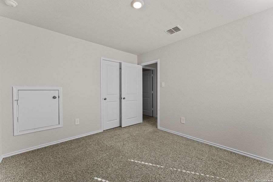 Spacious, unfurnished interior of a new home in Laurel Vistas, San Antonio (Image 18).