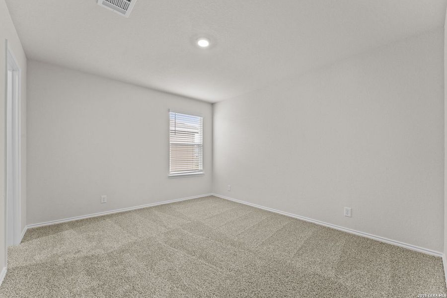 Spacious, unfurnished interior of a new home in Redbird Ranch, San Antonio (Image 30).