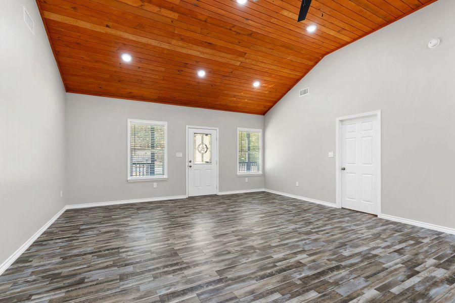 Spacious, unfurnished interior of a new home in , Onalaska (Image 11).