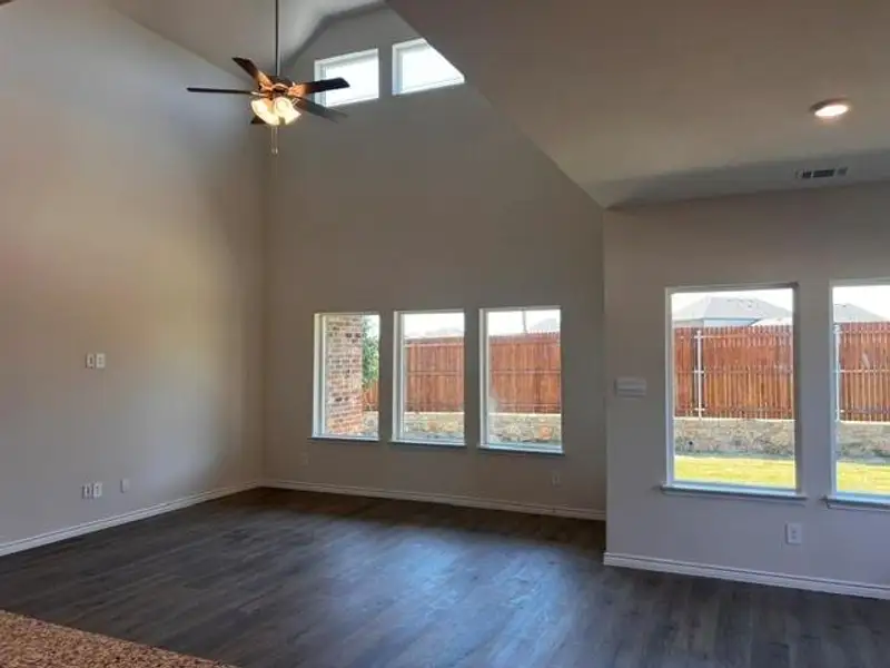 Spacious, unfurnished interior of a new home in The Preserve at Forum, Grand Prairie (Image 4).