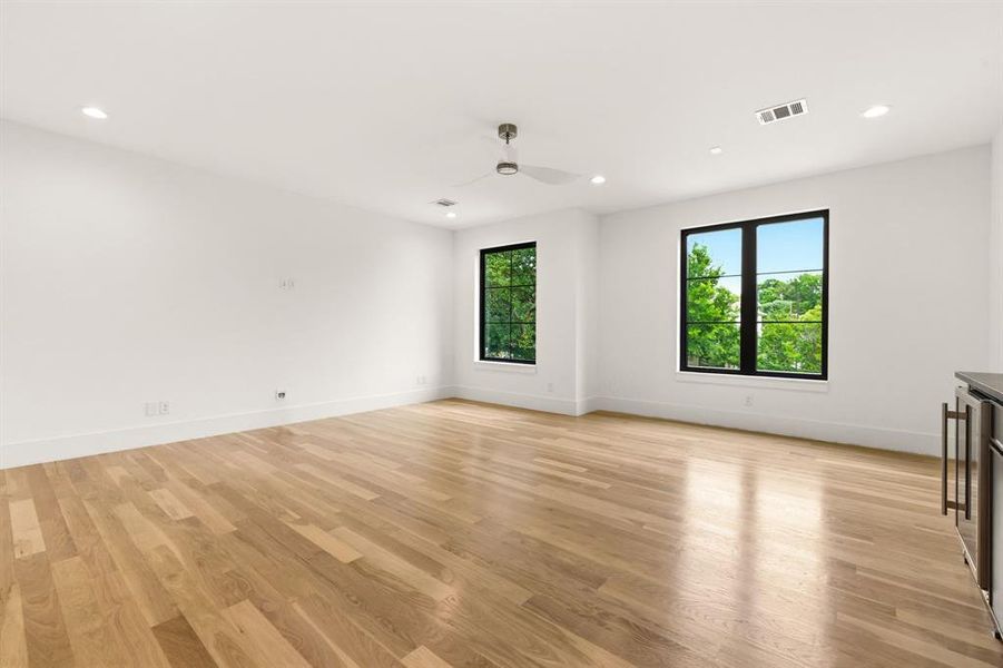 Spacious, unfurnished interior of a new home in , Dallas (Image 20).