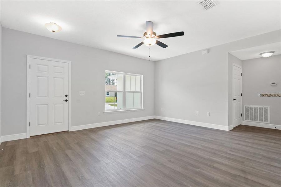 Spacious, unfurnished interior of a new home in , Ocala (Image 26).